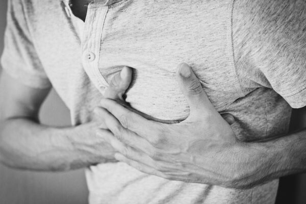 النوبة القلبية، الأعراض والأسباب